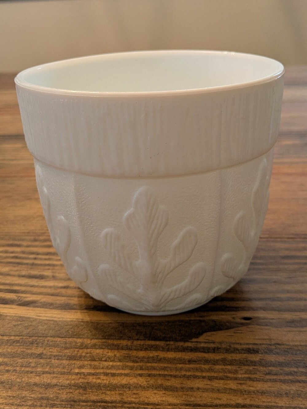 Oak Leaf Embossed Milk Glass/Ceramic Planter in White  – Elegant Home Accent
